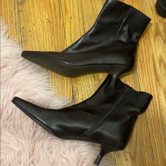 Stuart Weitzman kitten heel pointed toe booties - Picture 3 of 3